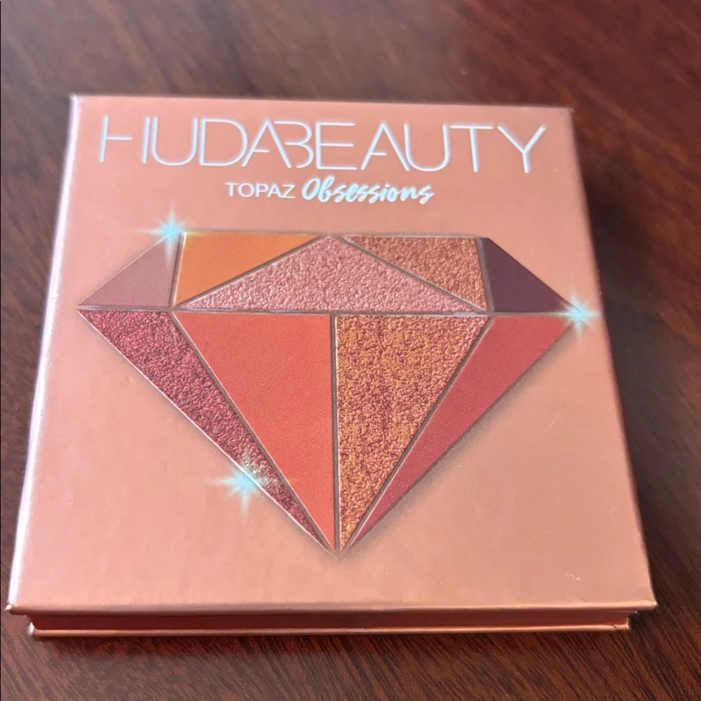 HUDA BEAUTY Topaz Obsessions Eyeshadow Palette